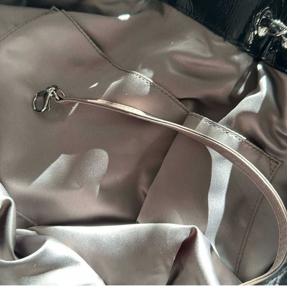 CHANEL TOTE - Picture 8 of 10
